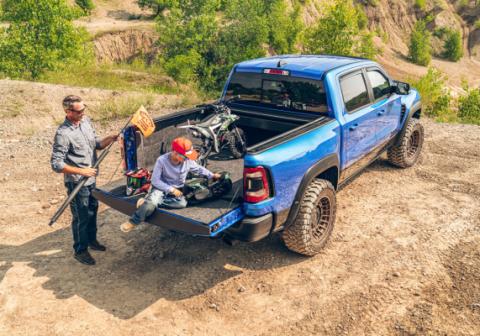 Retrax IX Tonneau Cover 2019-2026 Silverado/Sierra (without CarbonPro Bed) 5' 9 inch Bed