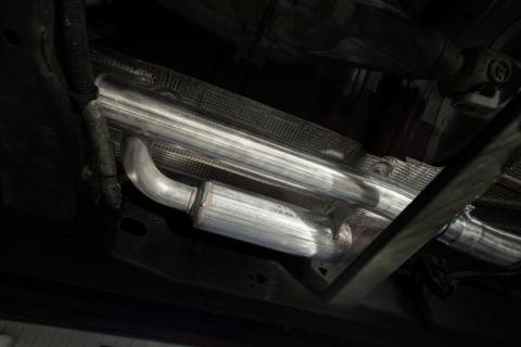 2019-Up Silverado/Sierra 1500 2.7L Armor BLK, Aluminized Steel 3 Inch Cat-Back, 2.5 Inch Dual Split Rear Exit MBRP